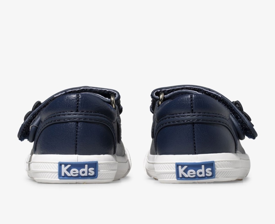 Küçük çocuğun Ella Mary Jane Donanma Keds